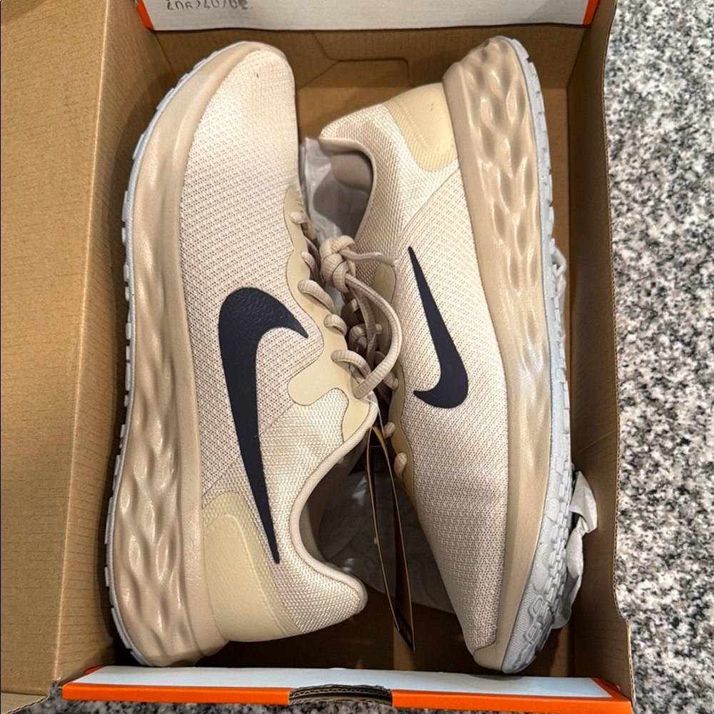 Nike Men's Cream and Black Running Shoes